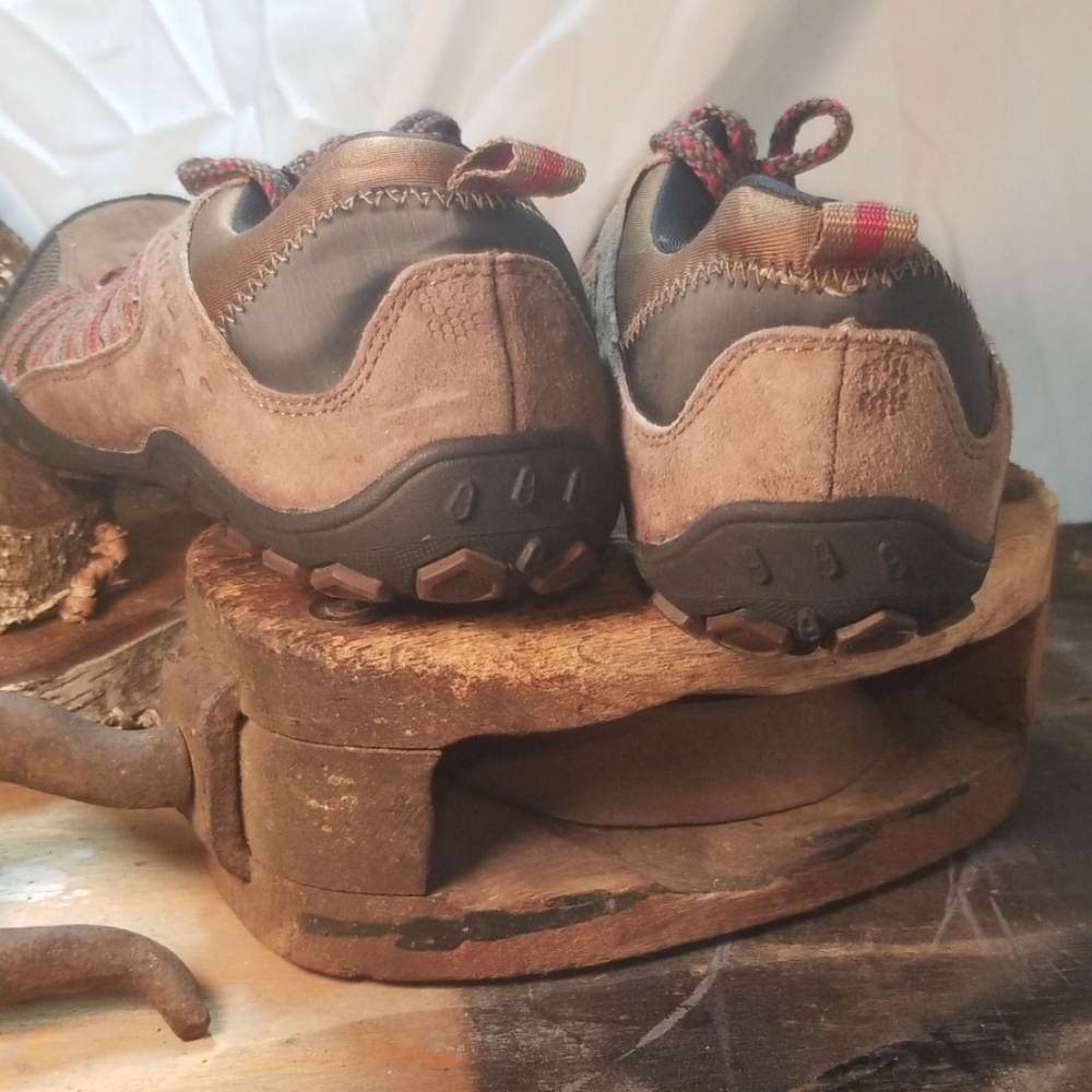 Skechers - Picture 3 of 4